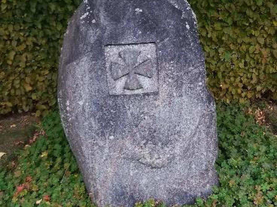 Hugget sten af Klaus Petersen.