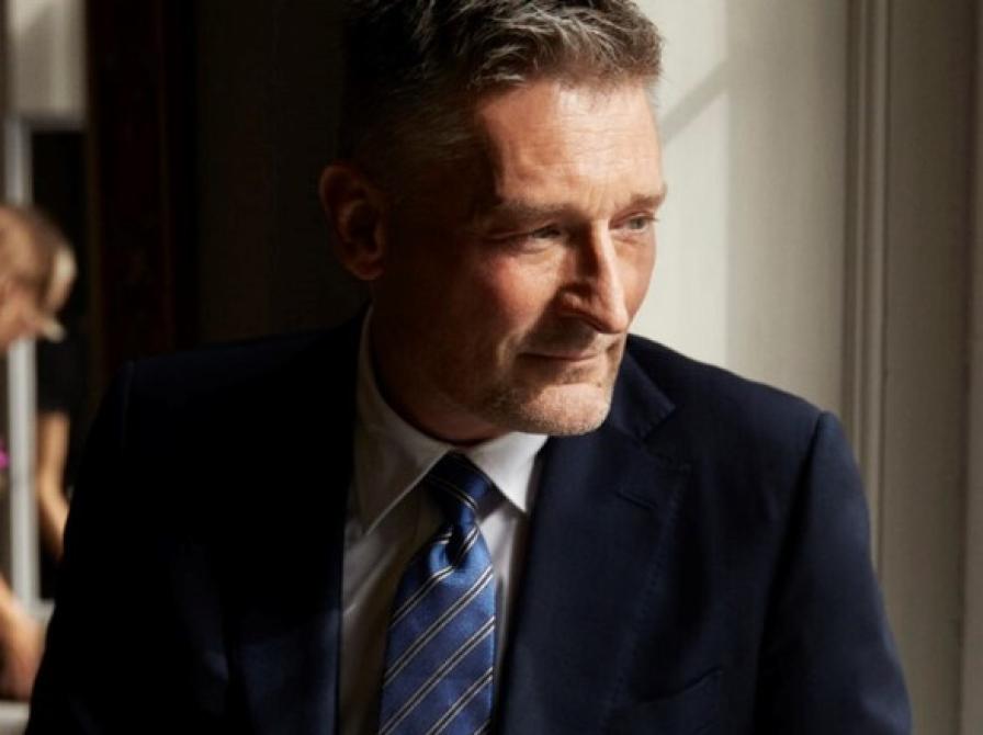 Portrætfoto af auktionarius Kasper Nielsen.